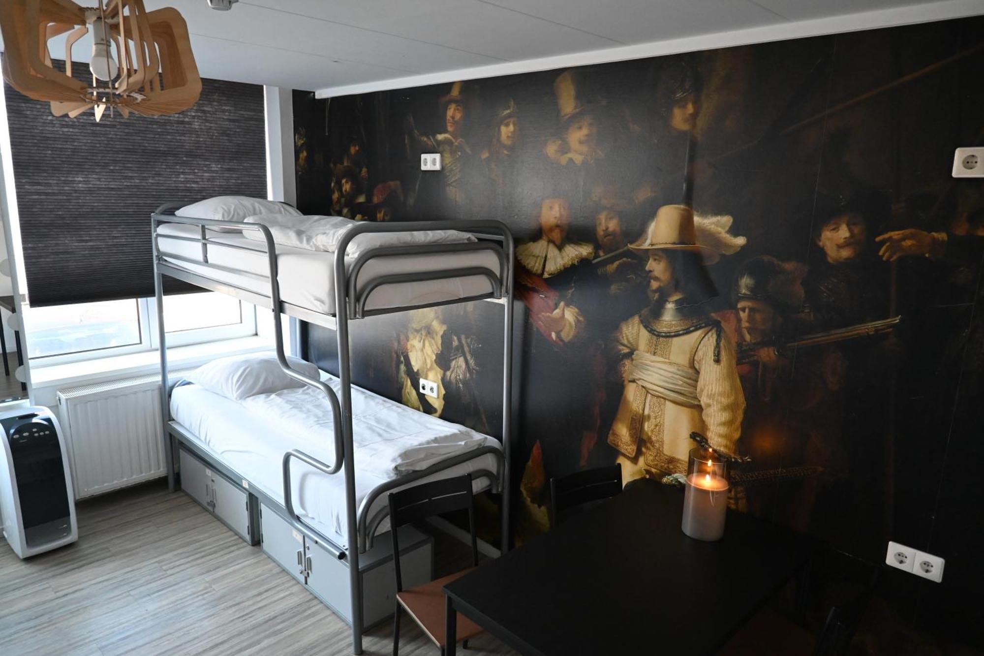 Dutchies Hostel Amsterdam Exterior photo