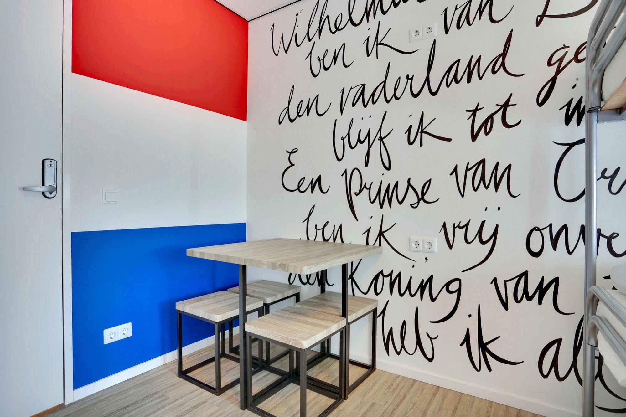 Dutchies Hostel Amsterdam Exterior photo