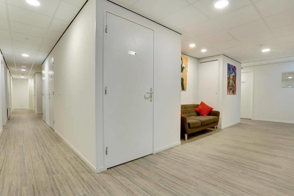 Dutchies Hostel Amsterdam Exterior photo